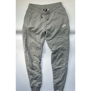 Nike Sportswear Essential Women’s Fleece Jogger